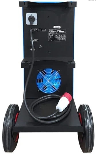 d1db37fa42b700381e578056ada4e688.jpg